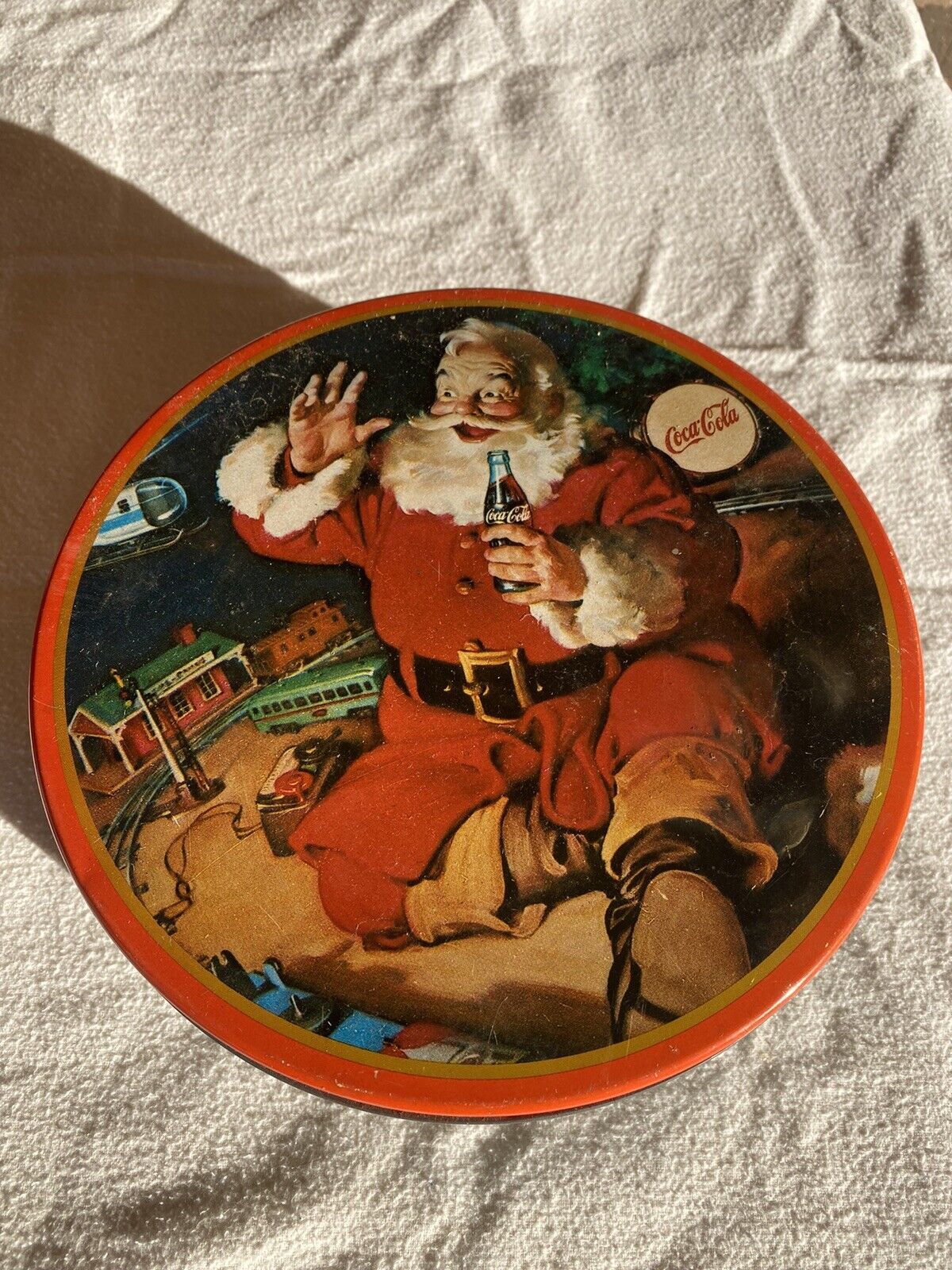 Vintage Coca Cola Round Tin Container Santa Claus Christmas 1986